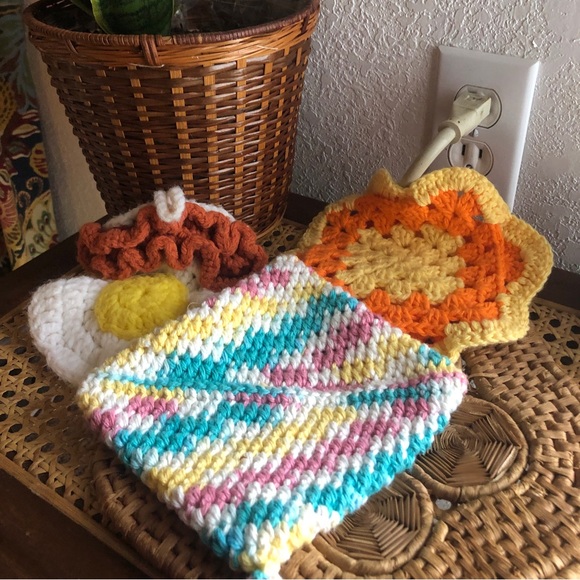 Trio of Vintage Crochet Hot Pads/Trivets - Picture 2 of 12